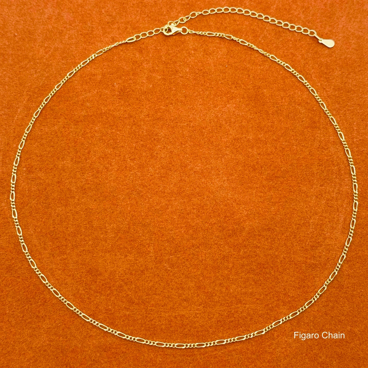 Colgante con etiqueta inicial personalizada en collar de cadena tipo cable