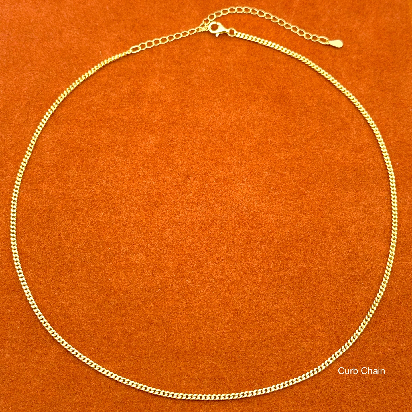 Colgante con etiqueta inicial personalizada en collar de cadena tipo cable