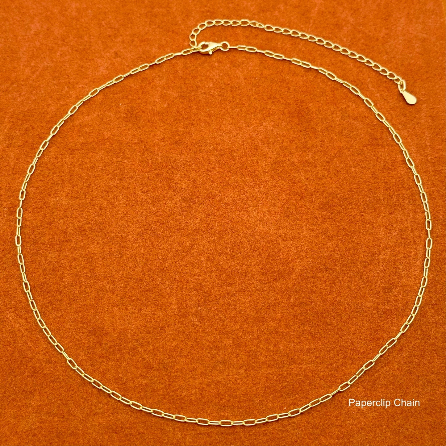 Colgante con etiqueta inicial personalizada en collar de cadena tipo cable