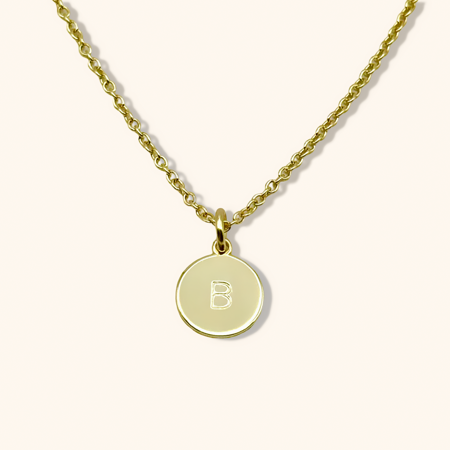 Collar personalizado con inicial redonda en cadena tipo cable