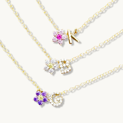 Collar o pulsera con dije de piedra preciosa en forma de flor y letra inicial a elegir