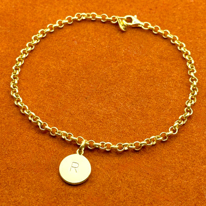 Pulsera de cadena rolo con inicial redonda