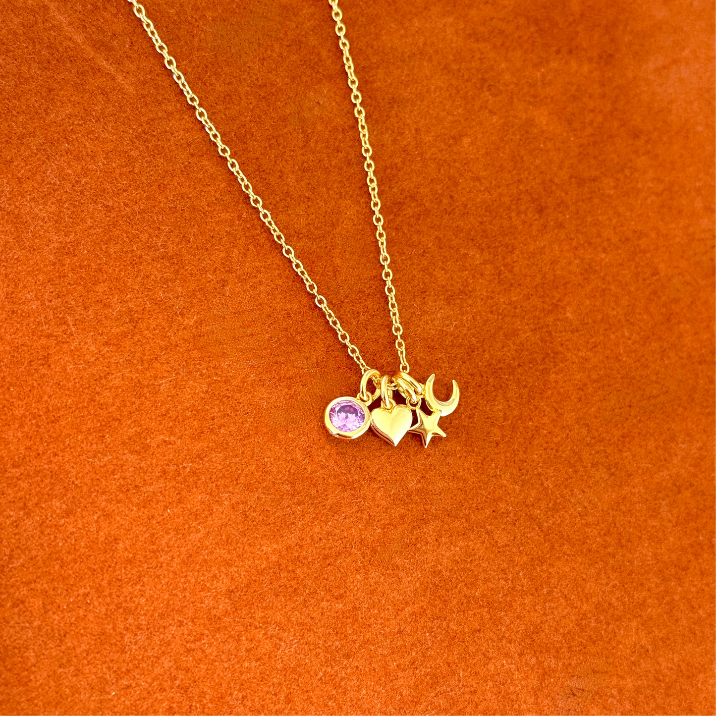 Collar con piedra natal, corazón, estrella y luna