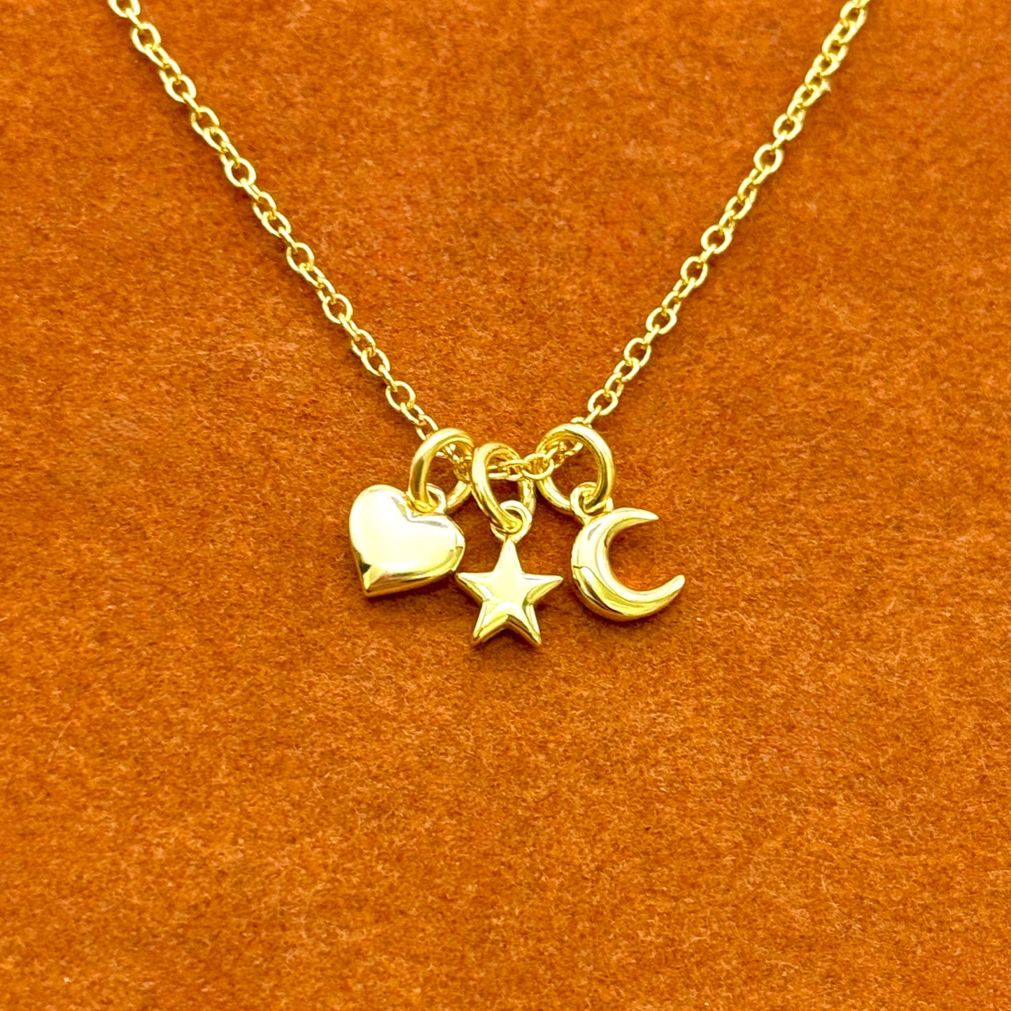 Collar de corazón, estrella y luna