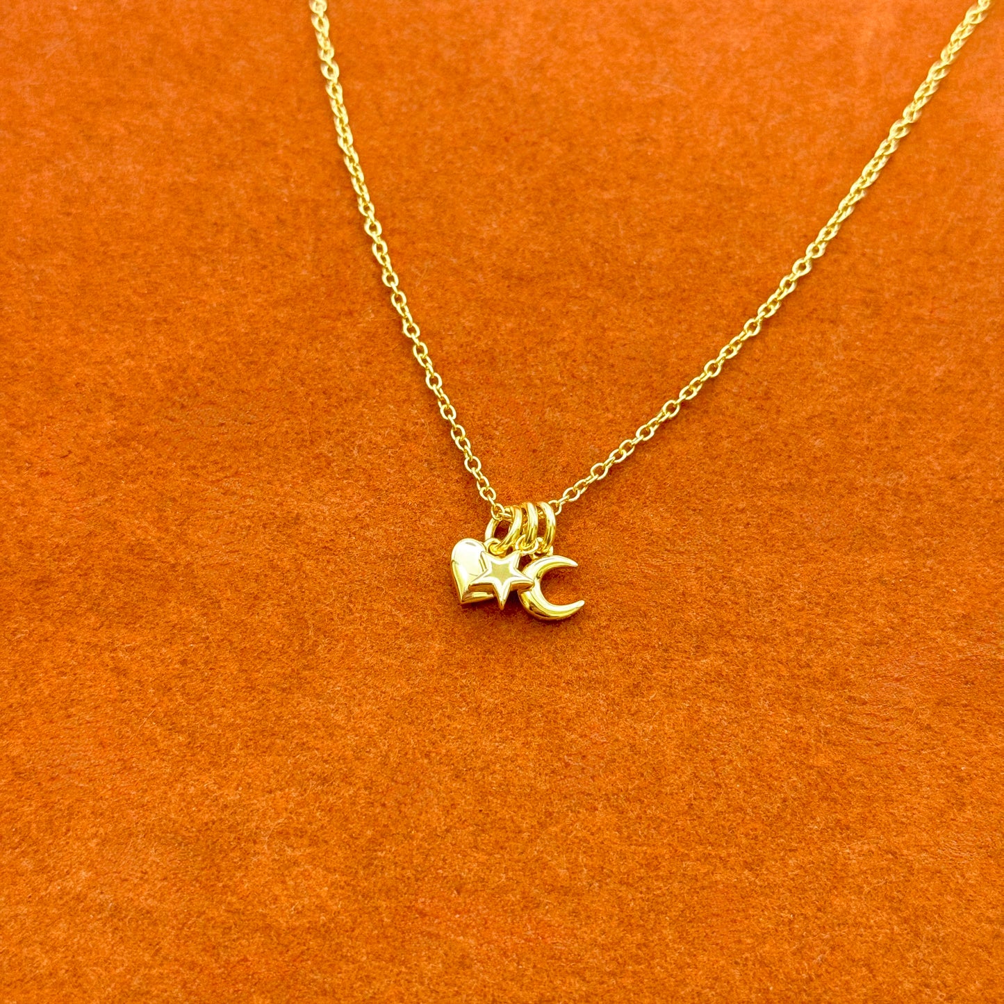 Collar de corazón, estrella y luna