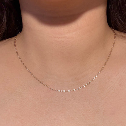 Collar de cadena con clip de papel