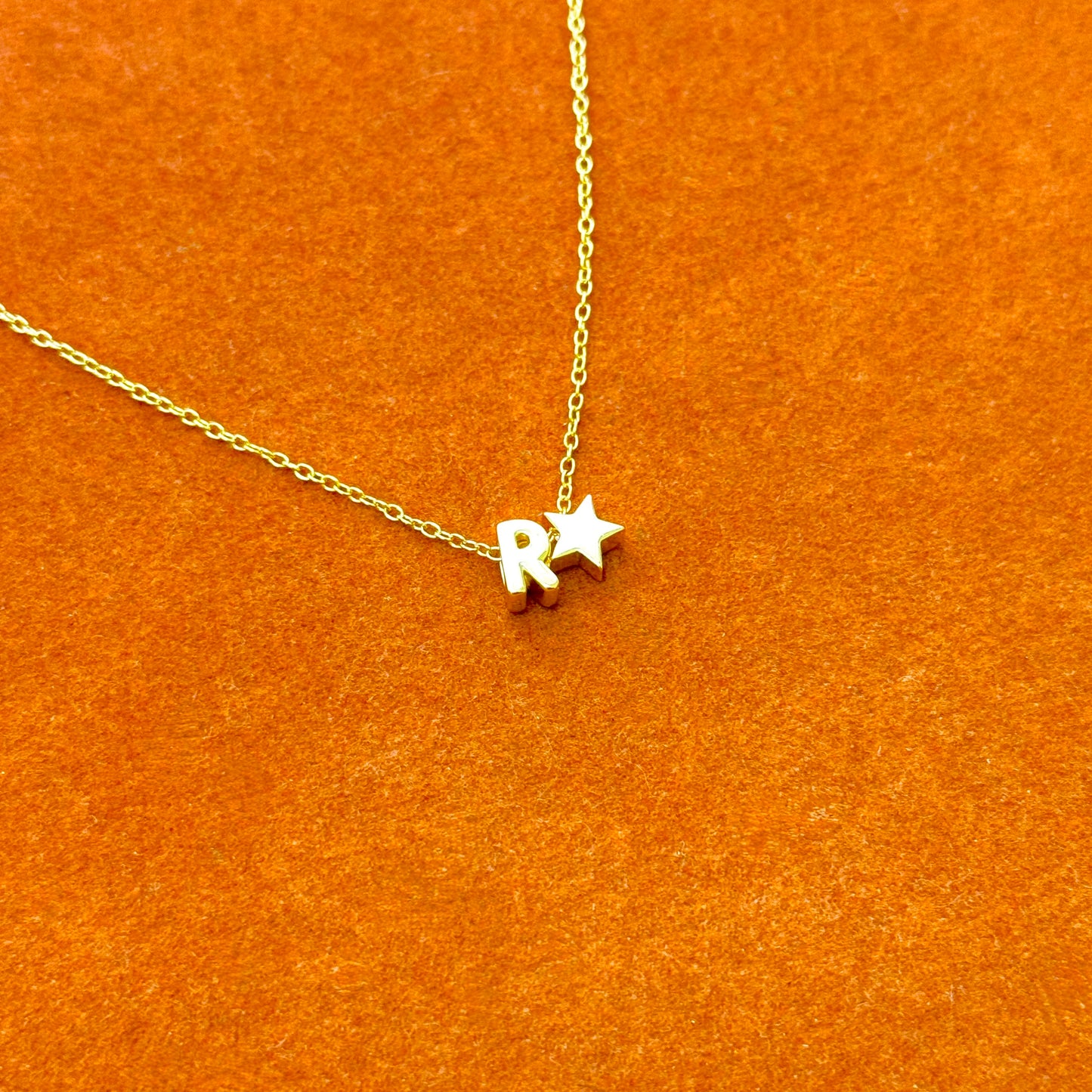 Collar con el alfabeto