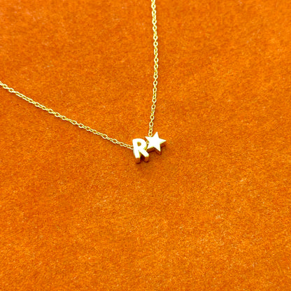 Collar con el alfabeto