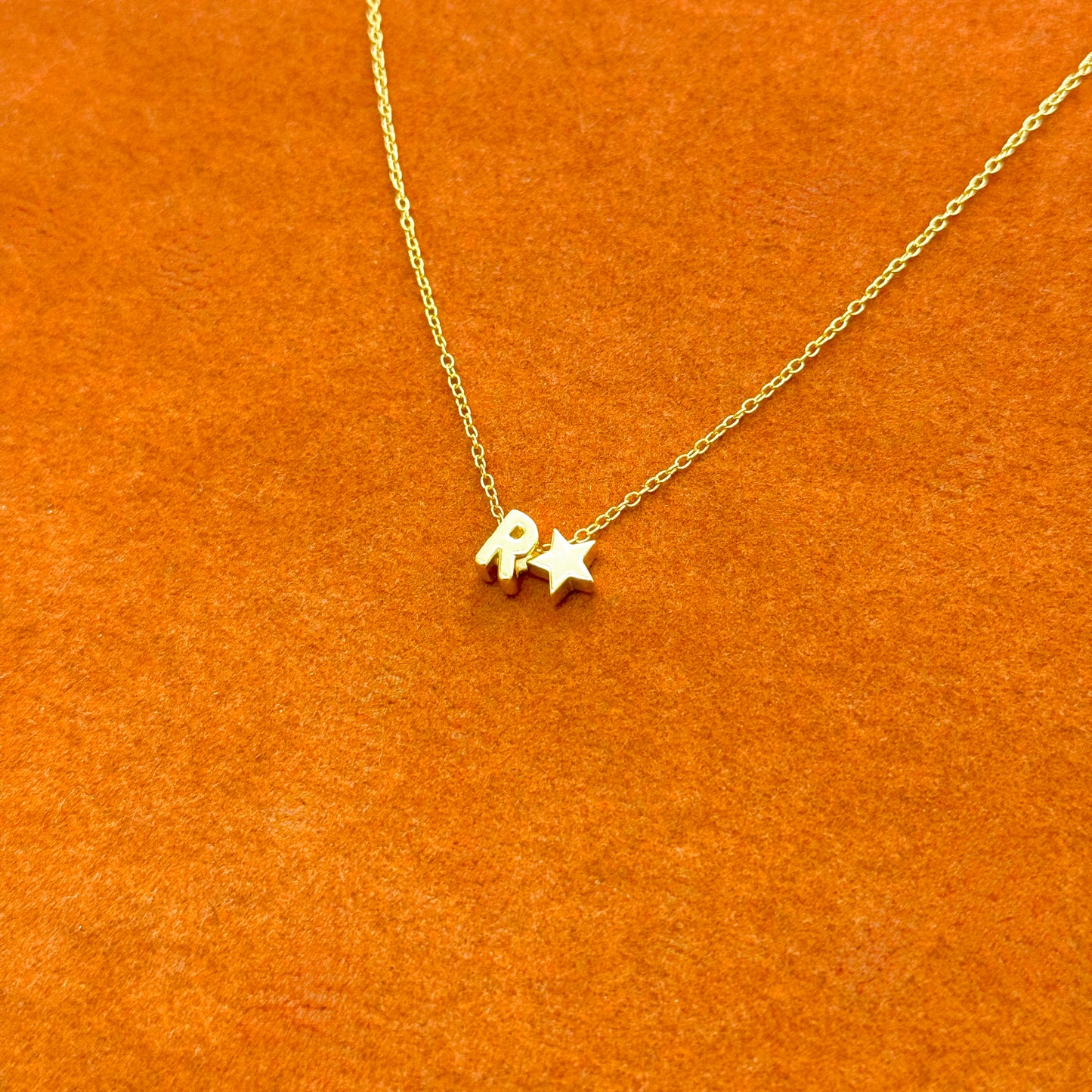Collar con el alfabeto