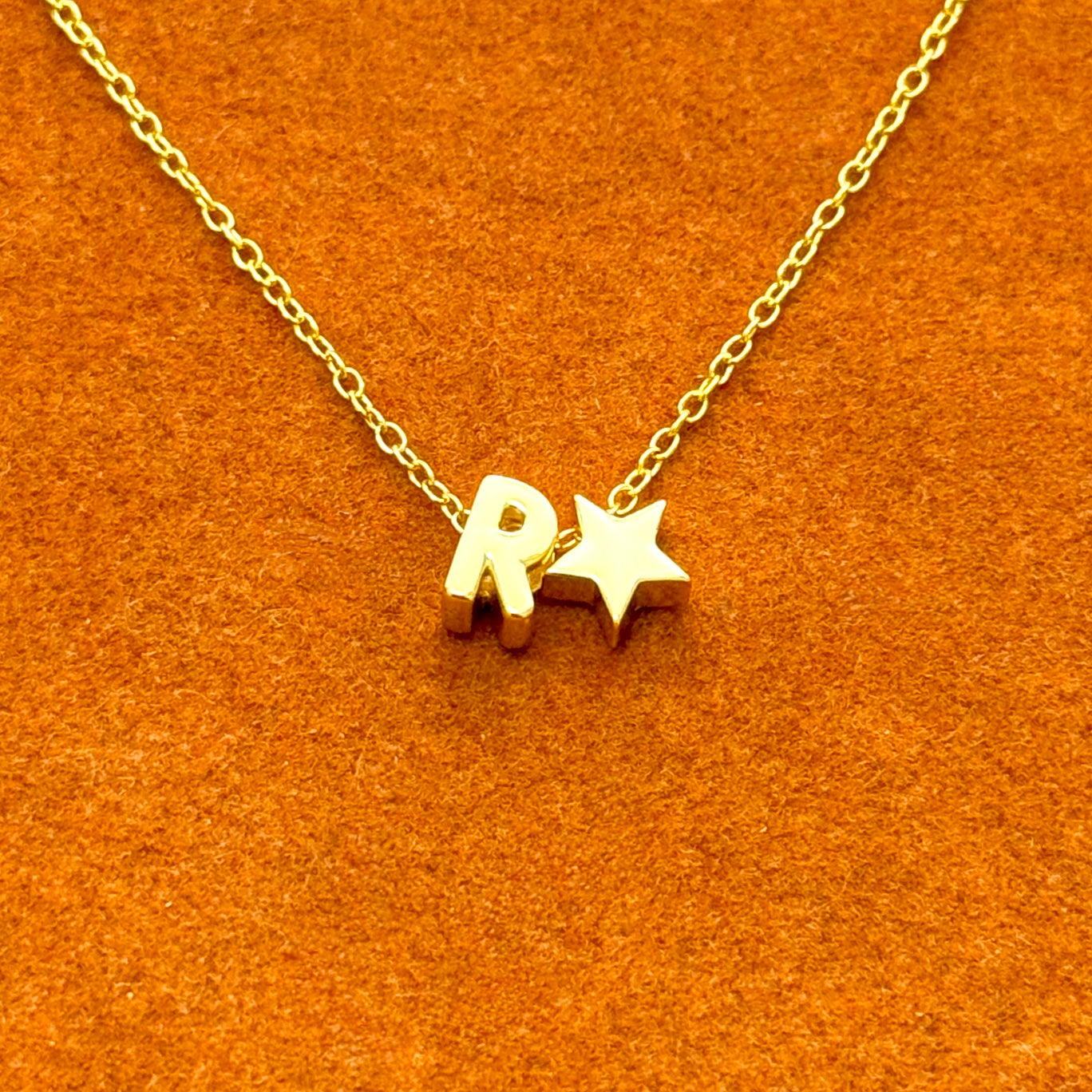 Collar con el alfabeto