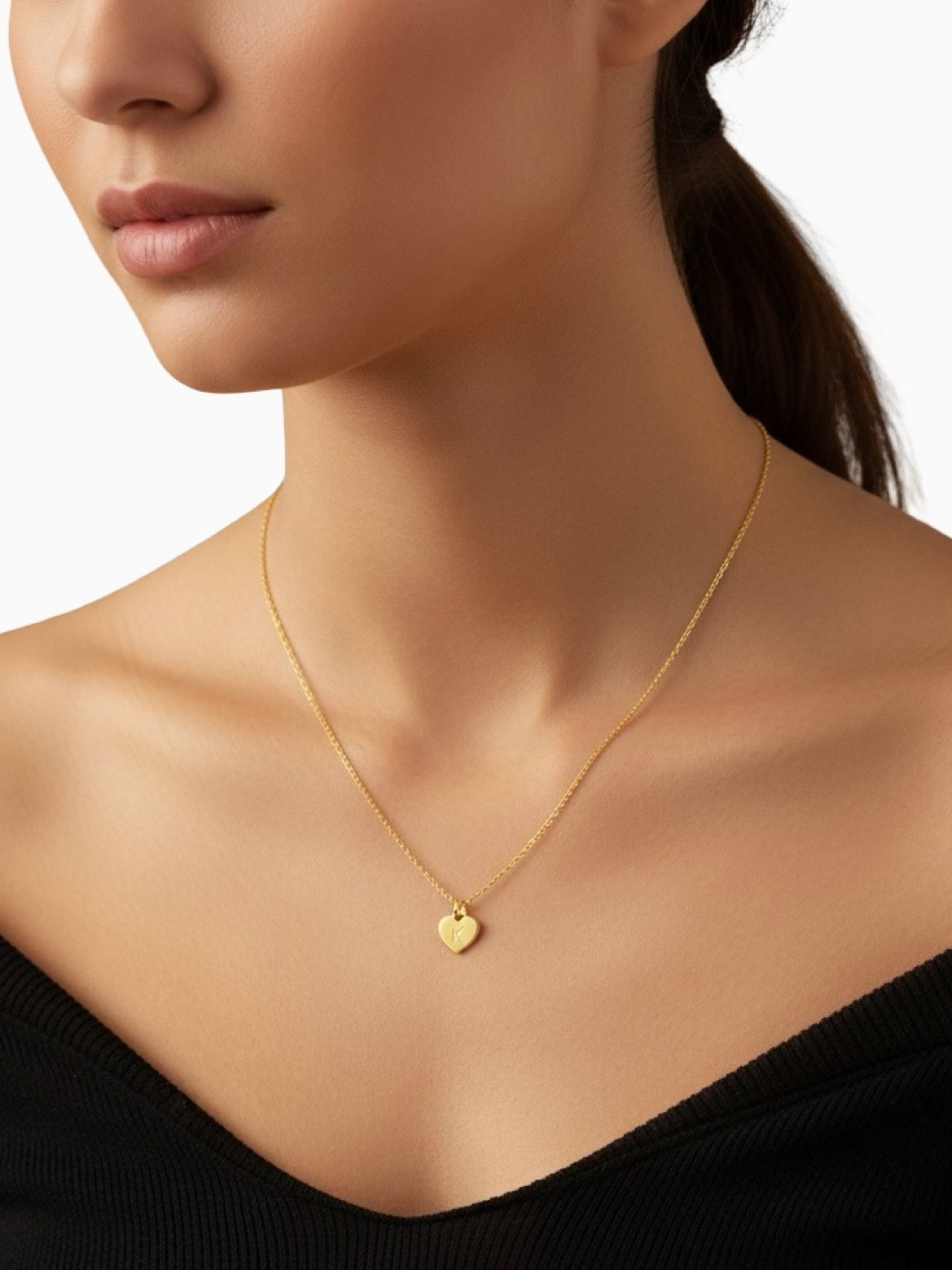 Collar con cadena tipo cable y colgante de corazón con inicial personalizada