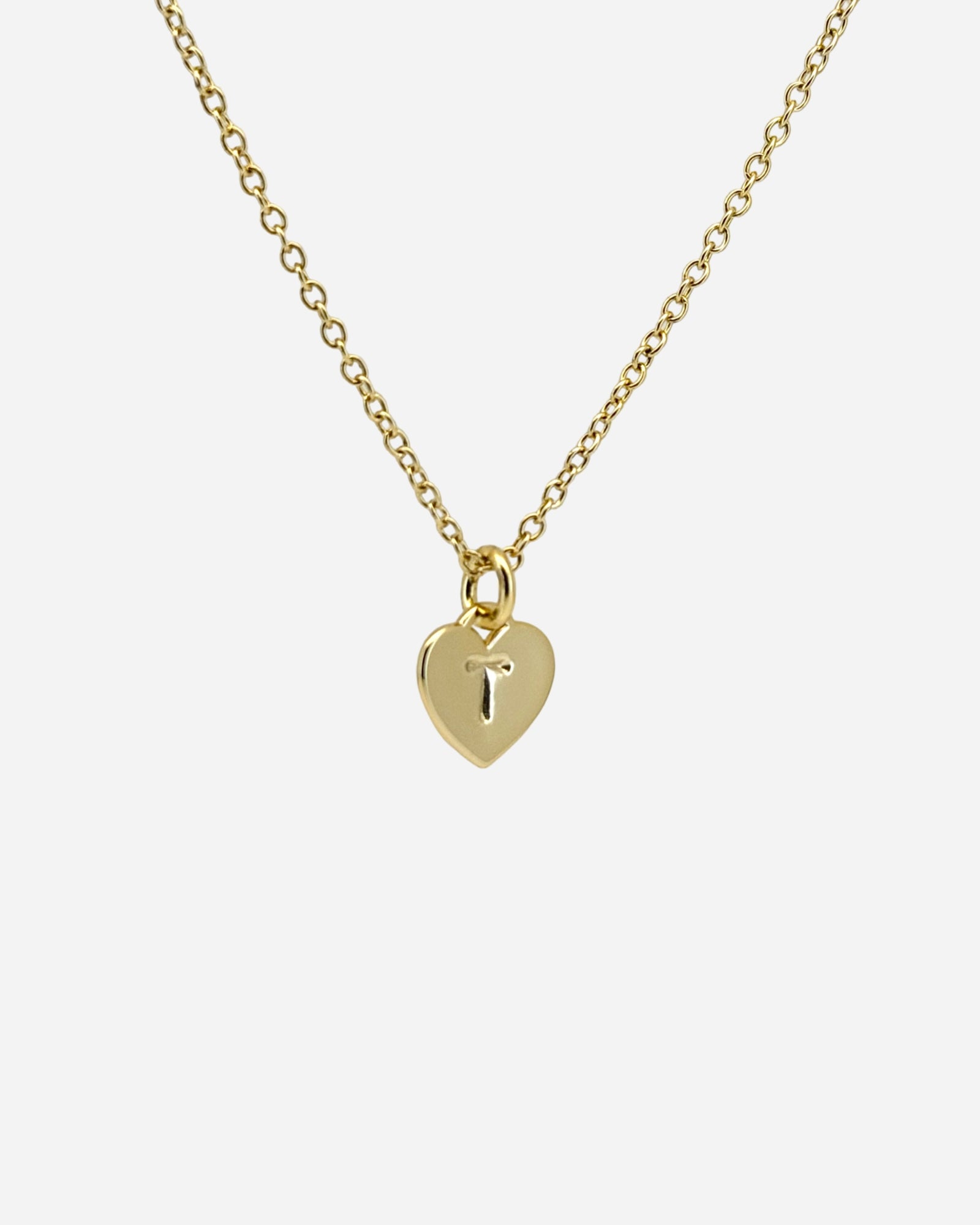 Collar con cadena tipo cable y colgante de corazón con inicial personalizada