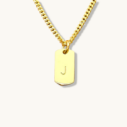 Colgante con etiqueta inicial personalizada en collar de cadena tipo cable 