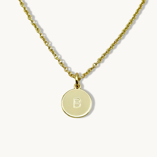 Collar personalizado con inicial redonda en cadena tipo cable