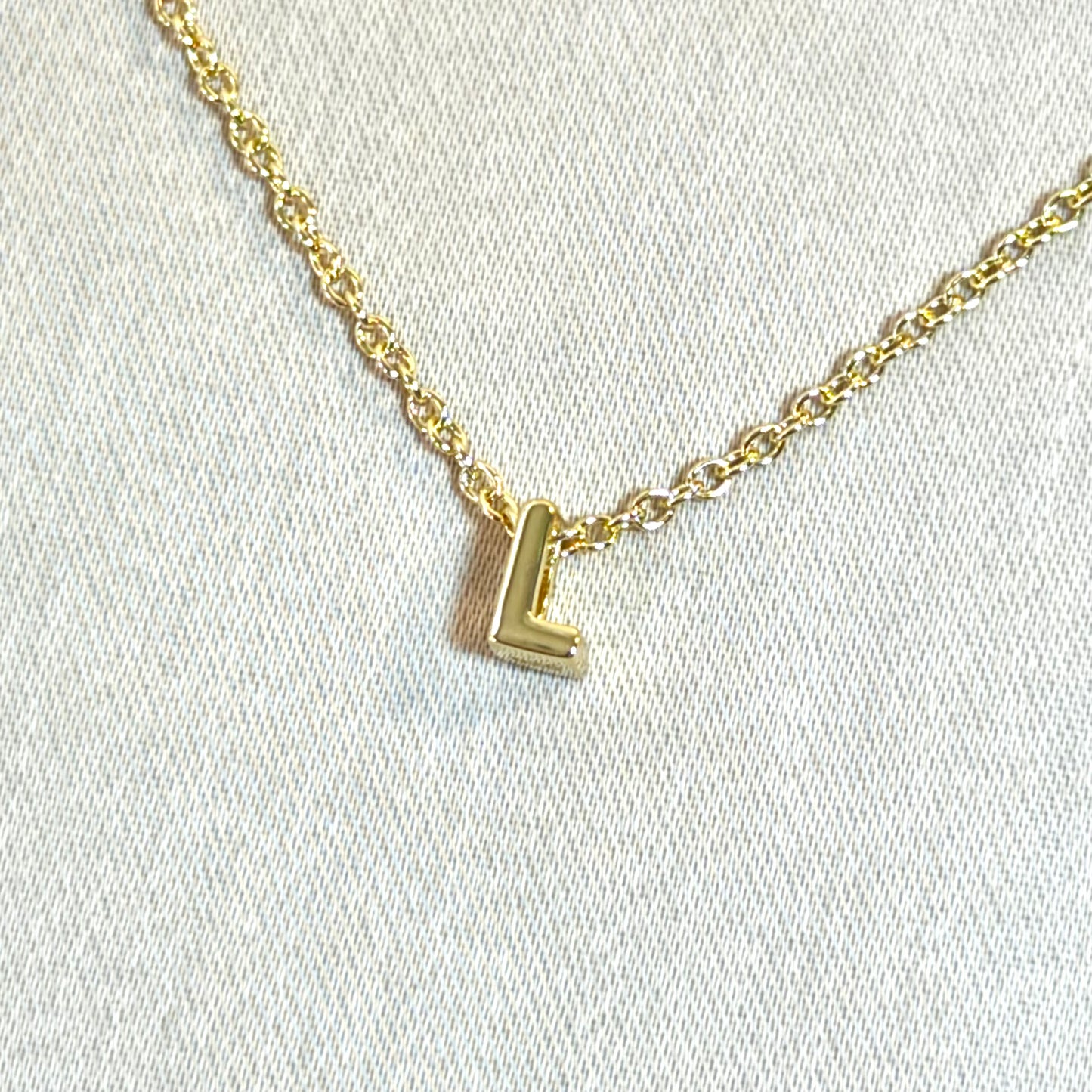 Collar con el alfabeto