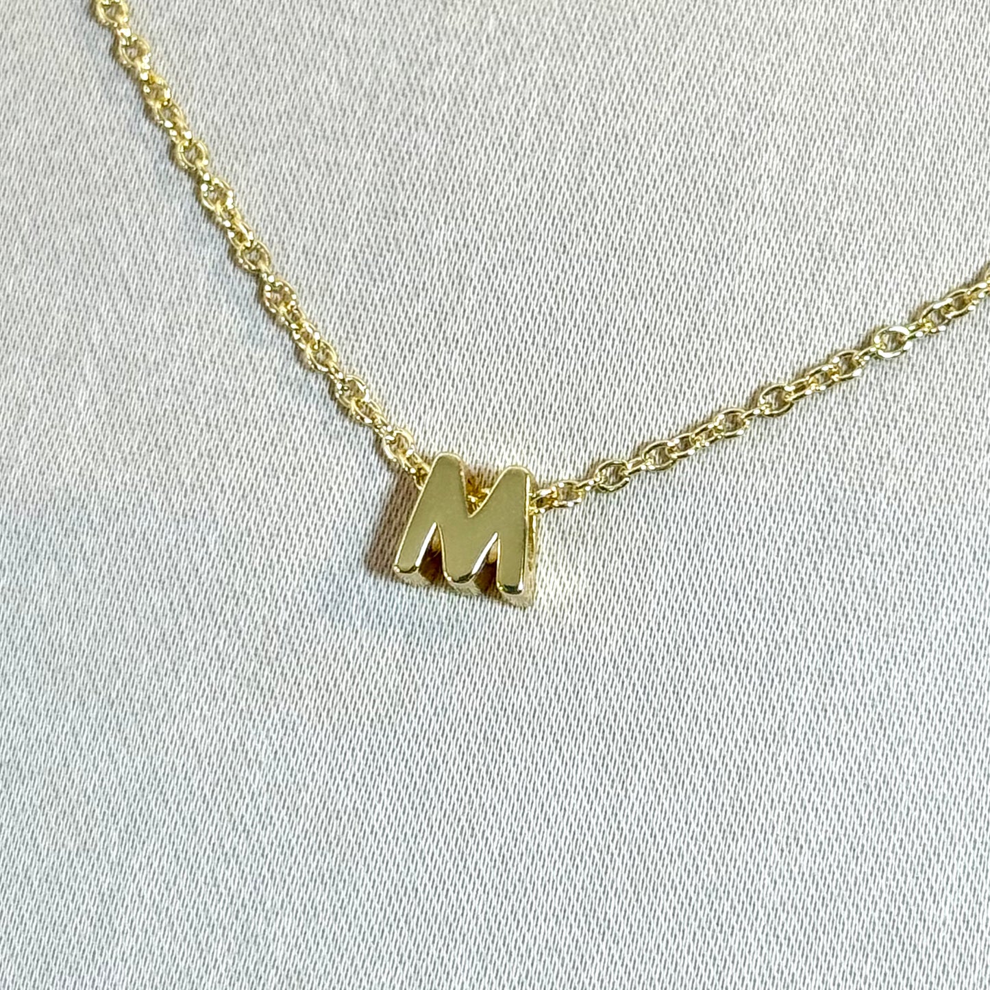 Collar con el alfabeto