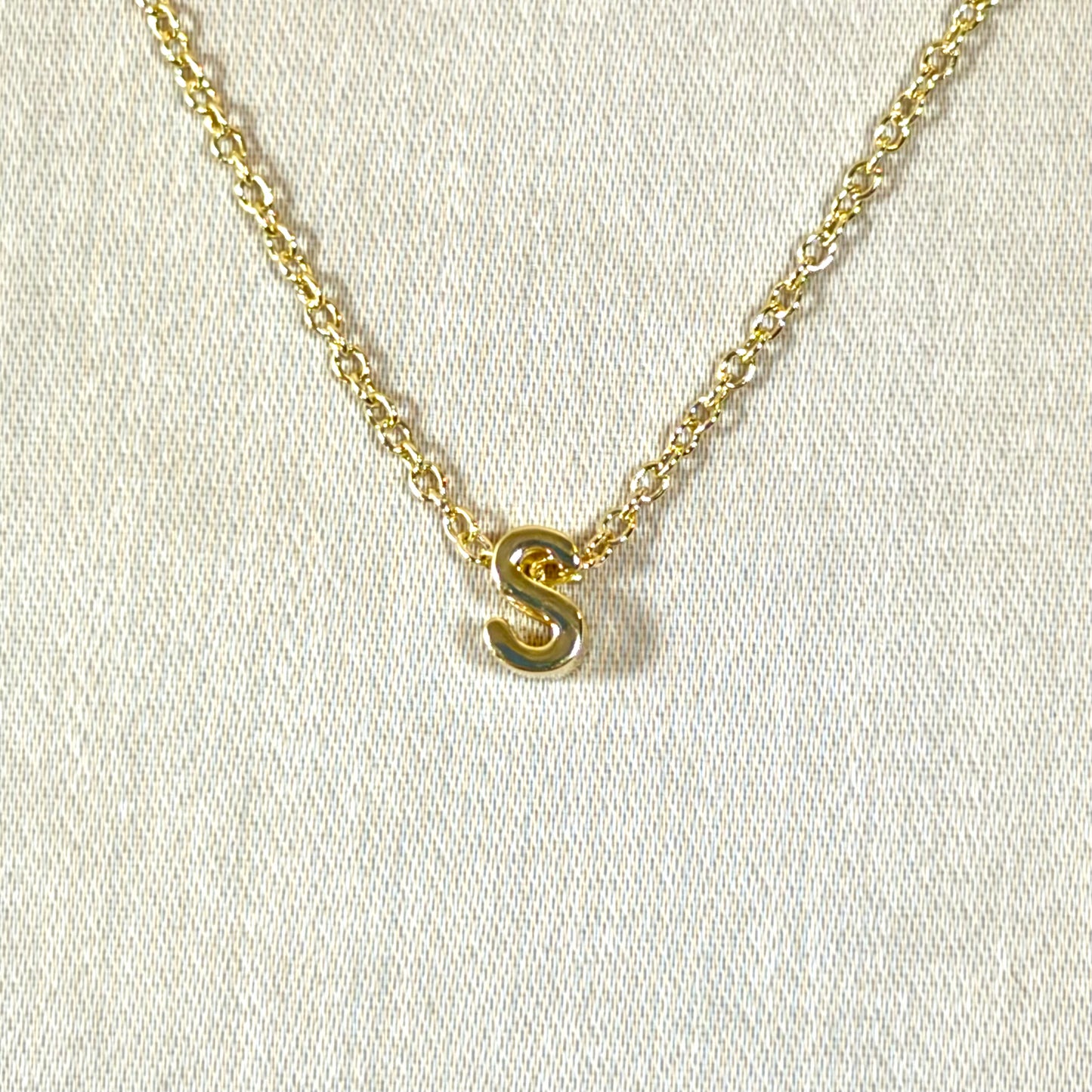 Collar con el alfabeto